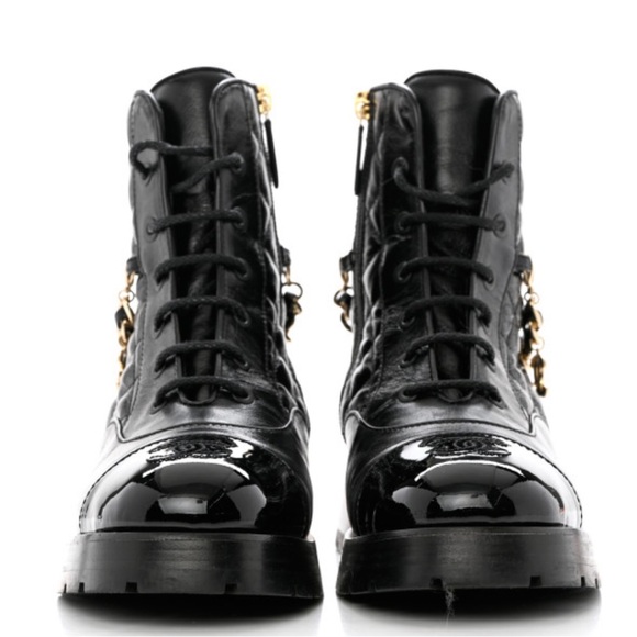 Authentic CHANEL new style combat boots with removable logo chain. 2 looks! - Picture 5 of 8